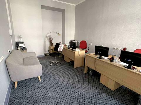 комерційна за адресою Володимирська вул., 10