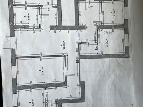 комерційна за адресою Квітів, 11