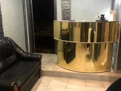 комерційна за адресою Десятинна вул., 7
