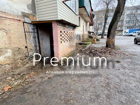 комерційна за адресою Степана Бандери вул., 6