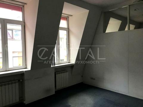 комерційна за адресою Дмитрівська вул., 44б