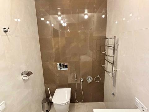 комерційна за адресою майдан Незалежності пл., 2
