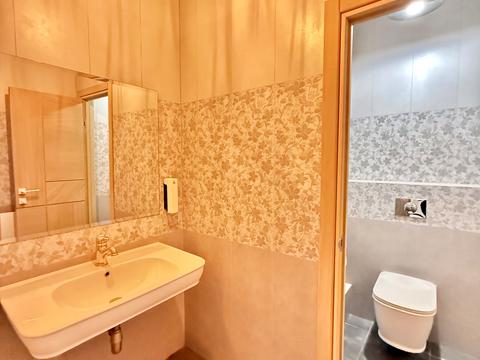 комерційна за адресою Кловський узвіз, 7a