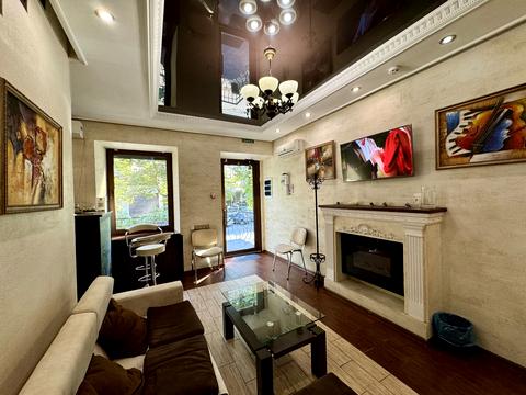 комерційна за адресою Маріупольська вул., 11