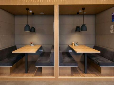 комерційна за адресою Хрещатик вул., 16