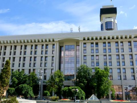 комерційна за адресою майдан Незалежності пл., 2