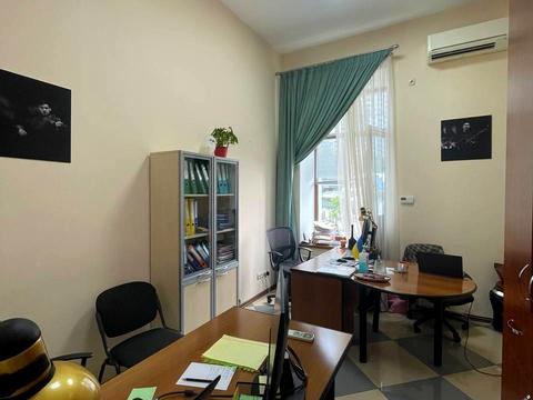 комерційна за адресою Жилянська вул., 97