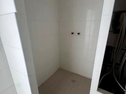 комерційна за адресою Столична вул., 1