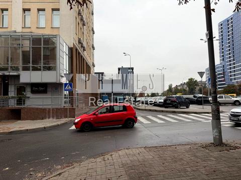 комерційна за адресою Миколи Міхновського бульв. (Дружби Народів), 18/7