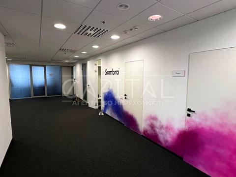 комерційна за адресою Володимирська вул., 93