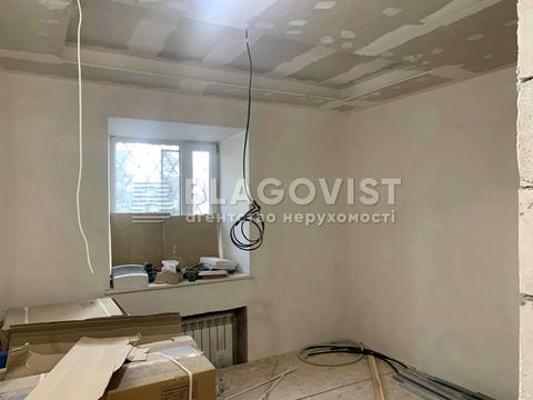 комерційна за адресою Пирогова вул., 2