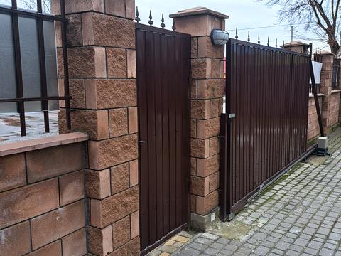 комерційна за адресою Чорних Запорожців вул. (Короленка), 25