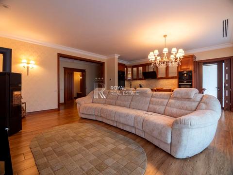 будинок за адресою Вишнева вул., 4