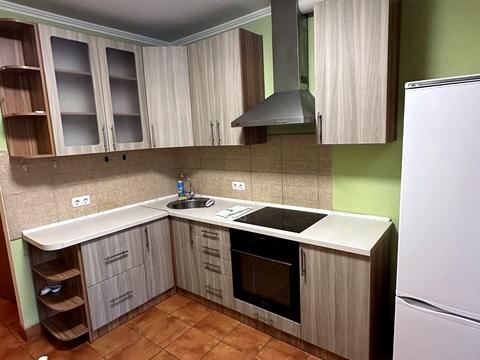 квартира за адресою Анни Ахматової вул., 31