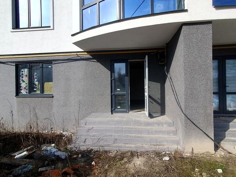 комерційна за адресою Захисників вул., 19