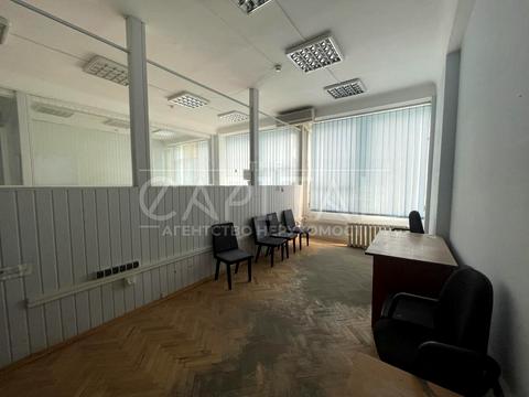 комерційна за адресою Солом'янська пл., 3