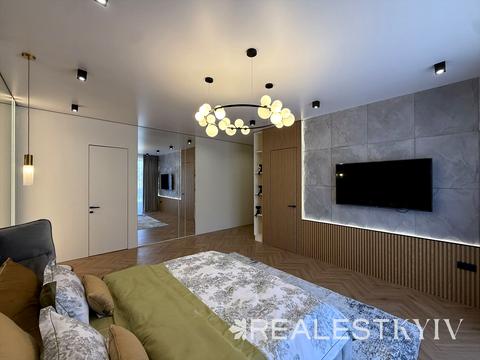 будинок за адресою Квітнева вул.