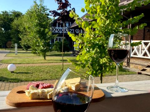 комерційна за адресою Незалежності вул., 8