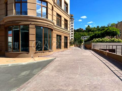 комерційна за адресою Михайла Бойчука вул. (Кіквідзе), 17