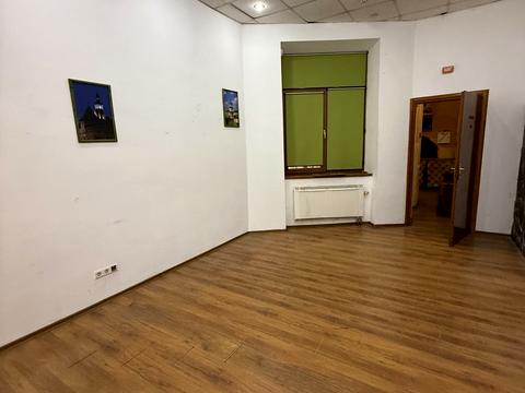 комерційна за адресою Костя Левицького вул. (), 71