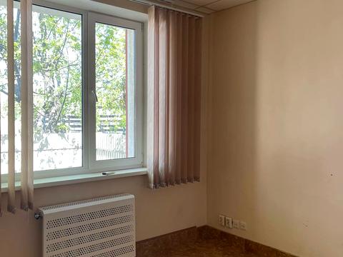 комерційна за адресою Водопровідна вул., 20