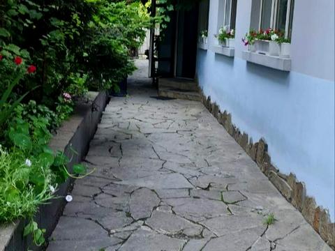 комерційна за адресою Миру просп., 4-А