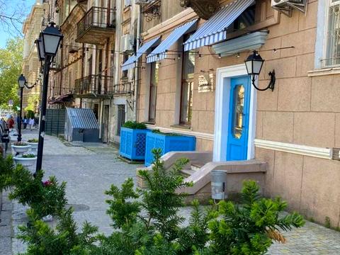 комерційна за адресою Театральна, 9
