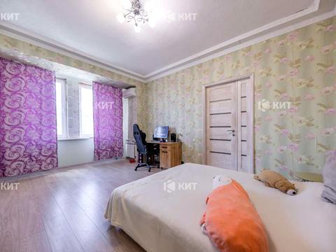 квартира за адресою Конституції пл., 2/2