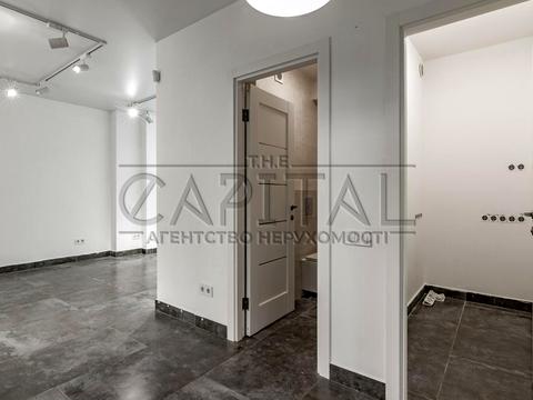 комерційна за адресою Київ, Салютна вул., 2-Б