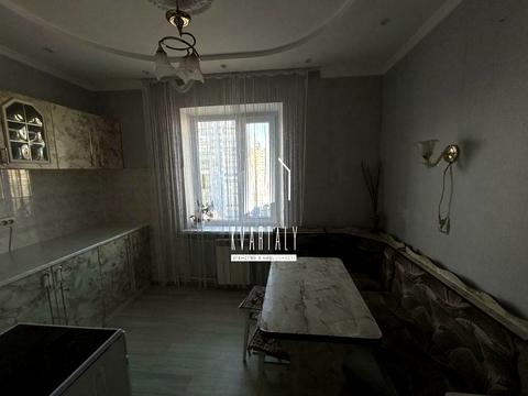 квартира за адресою Анни Ахматової вул., 8