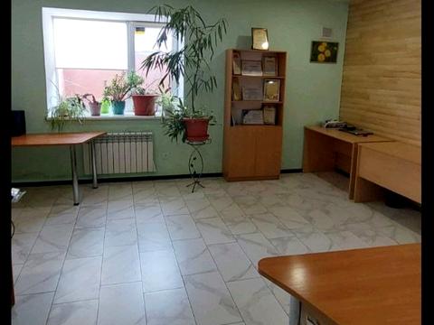 комерційна за адресою Аскольдівська вул., 1