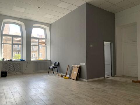 комерційна за адресою Володимирська вул., 10