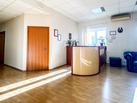 комерційна за адресою Королеви Єлизавети ІІ вул. (Глинки), 1