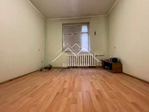 комерційна за адресою Українська вул., 5