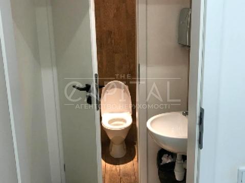 комерційна за адресою Лаврська вул. (Січневого Повстання), 16