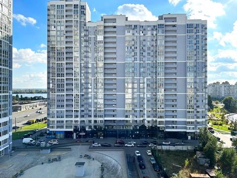 комерційна за адресою Ревуцького вул., 40-В