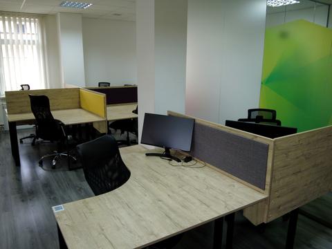 комерційна за адресою Кам'янецька вул., 1