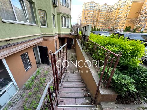 комерційна за адресою Боголюбова вул., 16