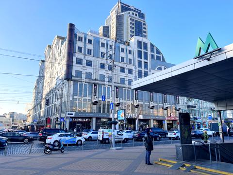 комерційна за адресою Велика Васильківська вул. (Червоноармійська), 72-А