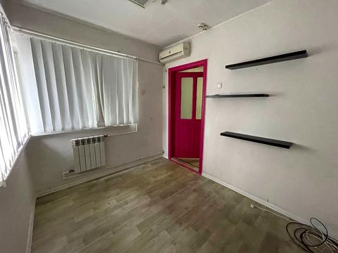 комерційна за адресою Металургів просп., 15