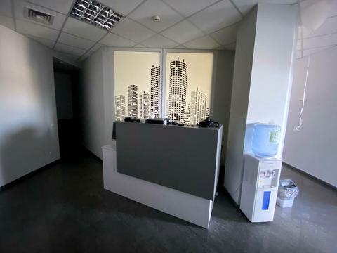 комерційна за адресою Королеви Єлизавети ІІ вул. (Глинки), 7