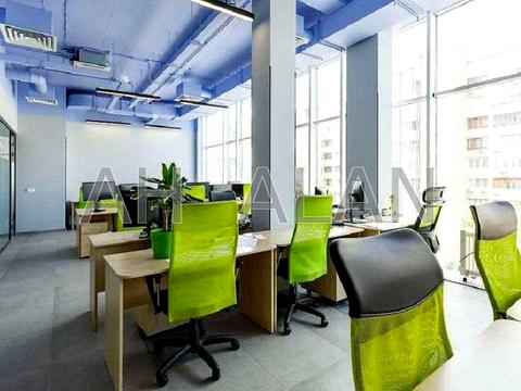 комерційна за адресою Левка Лук'яненка вул. (Маршала Тимошенка), 21