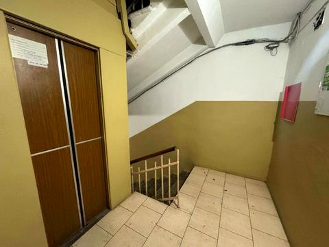 комерційна за адресою Прорізна вул., 3