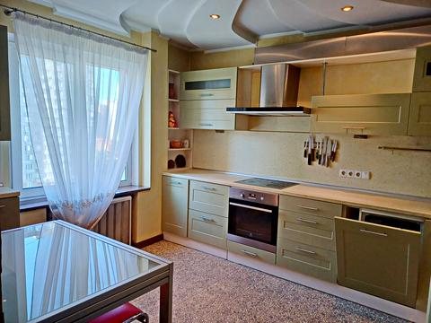 квартира за адресою Анни Ахматової вул., 37