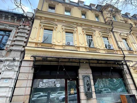 комерційна за адресою Дмитра Яворницького просп. (Карла Маркса)