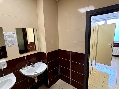 комерційна за адресою майдан Незалежності пл., 2