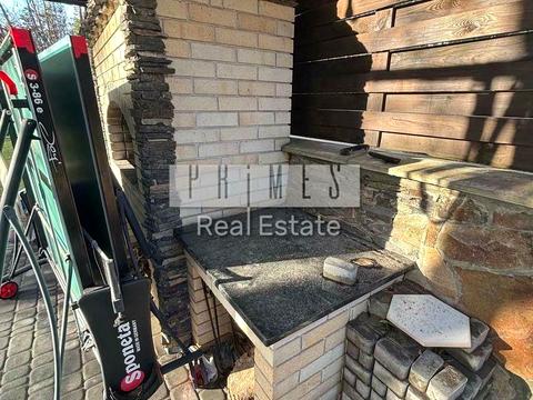 будинок за адресою Вишнева вул.