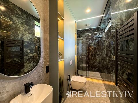 будинок за адресою Квітнева вул.