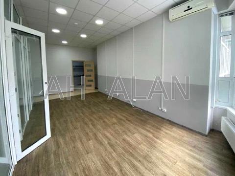 комерційна за адресою Кловський узвіз, 7a