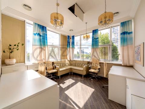 комерційна за адресою вул. Коновальця Євгена, 44Б